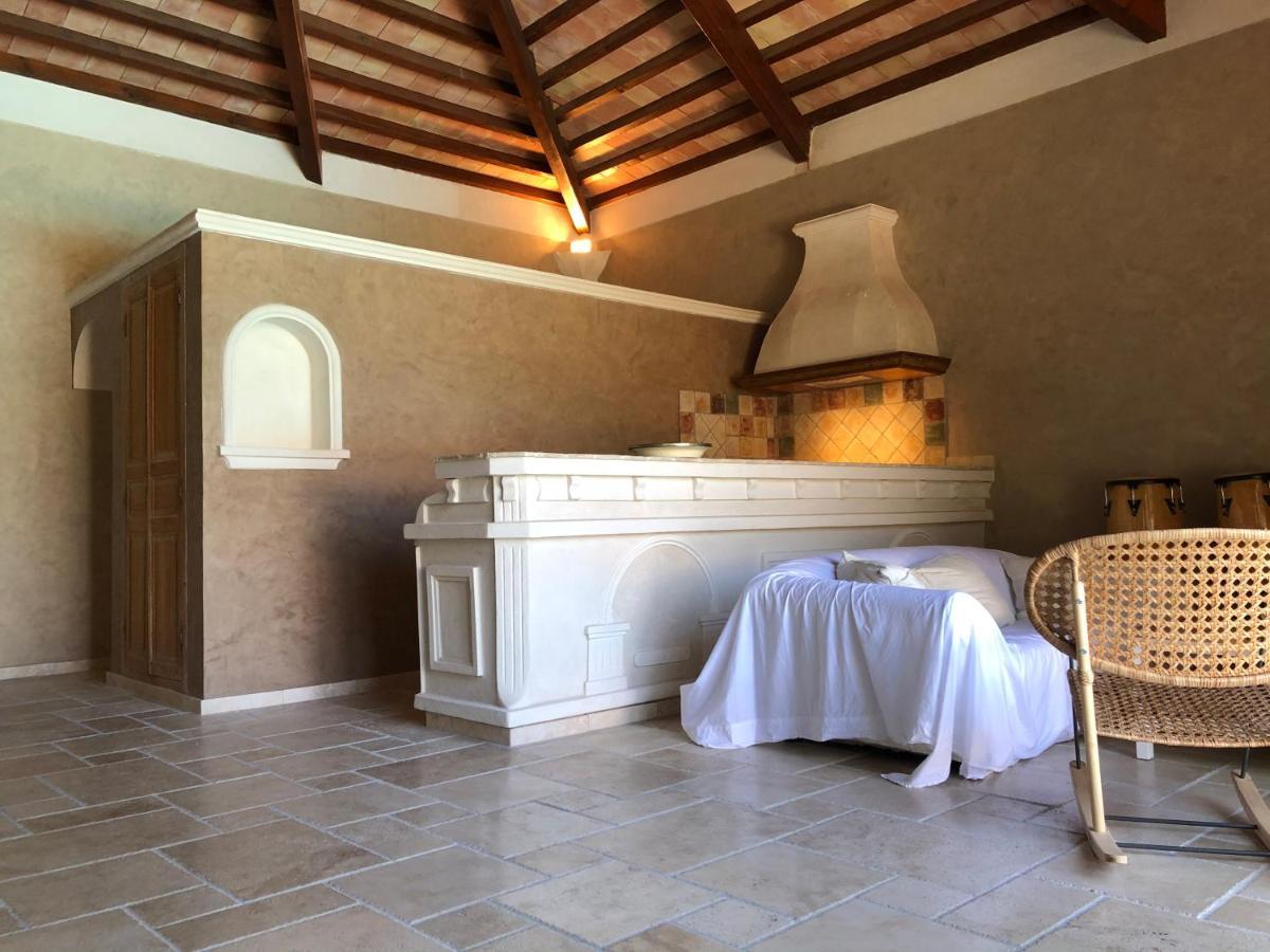 Hotel Le Pool House - Private Jacuzzi - Mas Des Sous Bois à Ventabren Extérieur photo