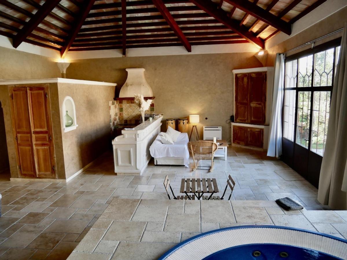 Hotel Le Pool House - Private Jacuzzi - Mas Des Sous Bois à Ventabren Extérieur photo