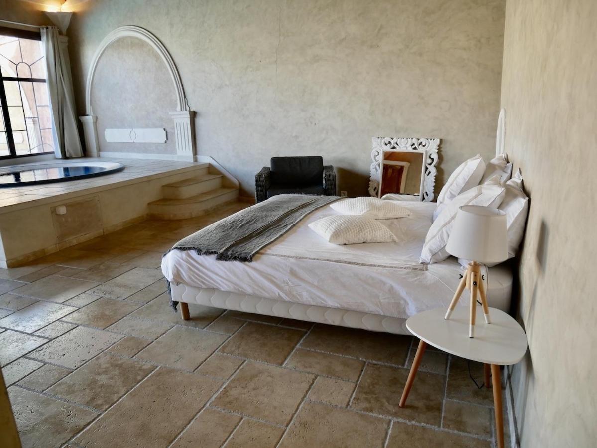 Hotel Le Pool House - Private Jacuzzi - Mas Des Sous Bois à Ventabren Extérieur photo